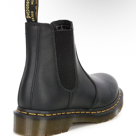 NWOT Dr. Martens Napa Leather Chelsea Boot - Picture 2 of 5